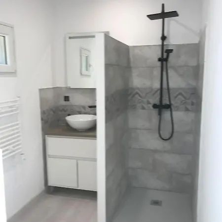 Apartment Centre Avec Jardin *